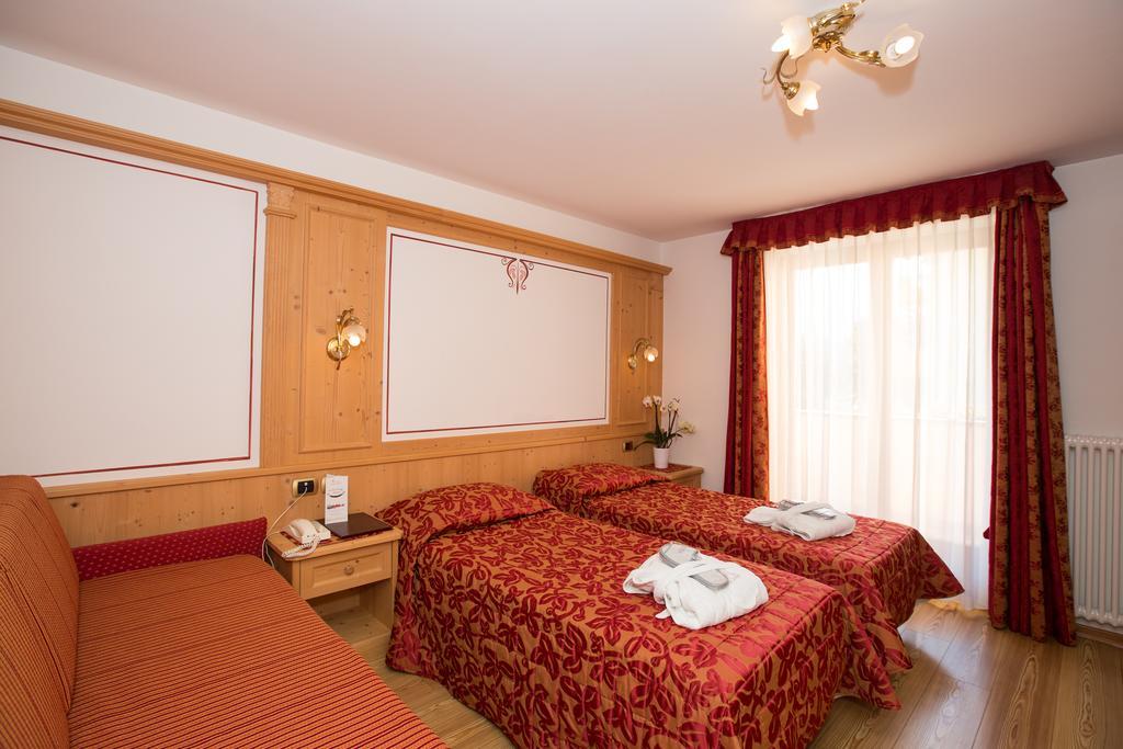 Hotel Cristina Пинцоло Экстерьер фото